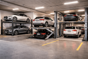 Elevadores para autos en estacionamientos residenciales y edificios levantando vehículos en parking subterráneo moderno