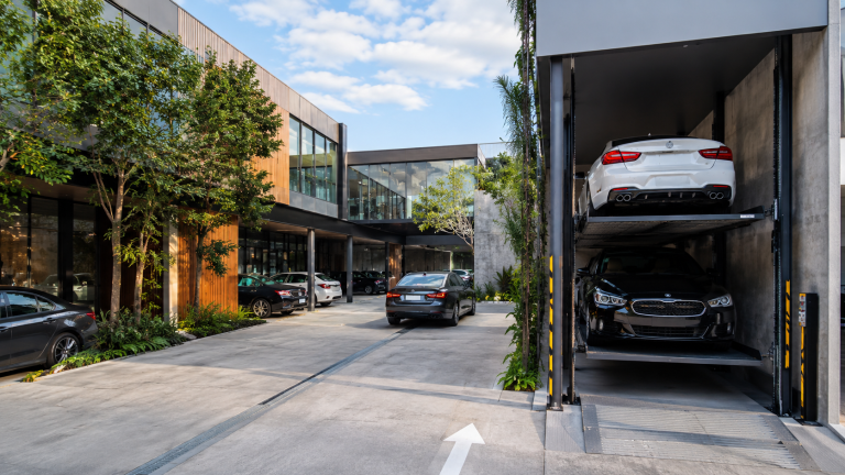 Mejor elevador comercial en México para tu negocio con estacionamiento vertical