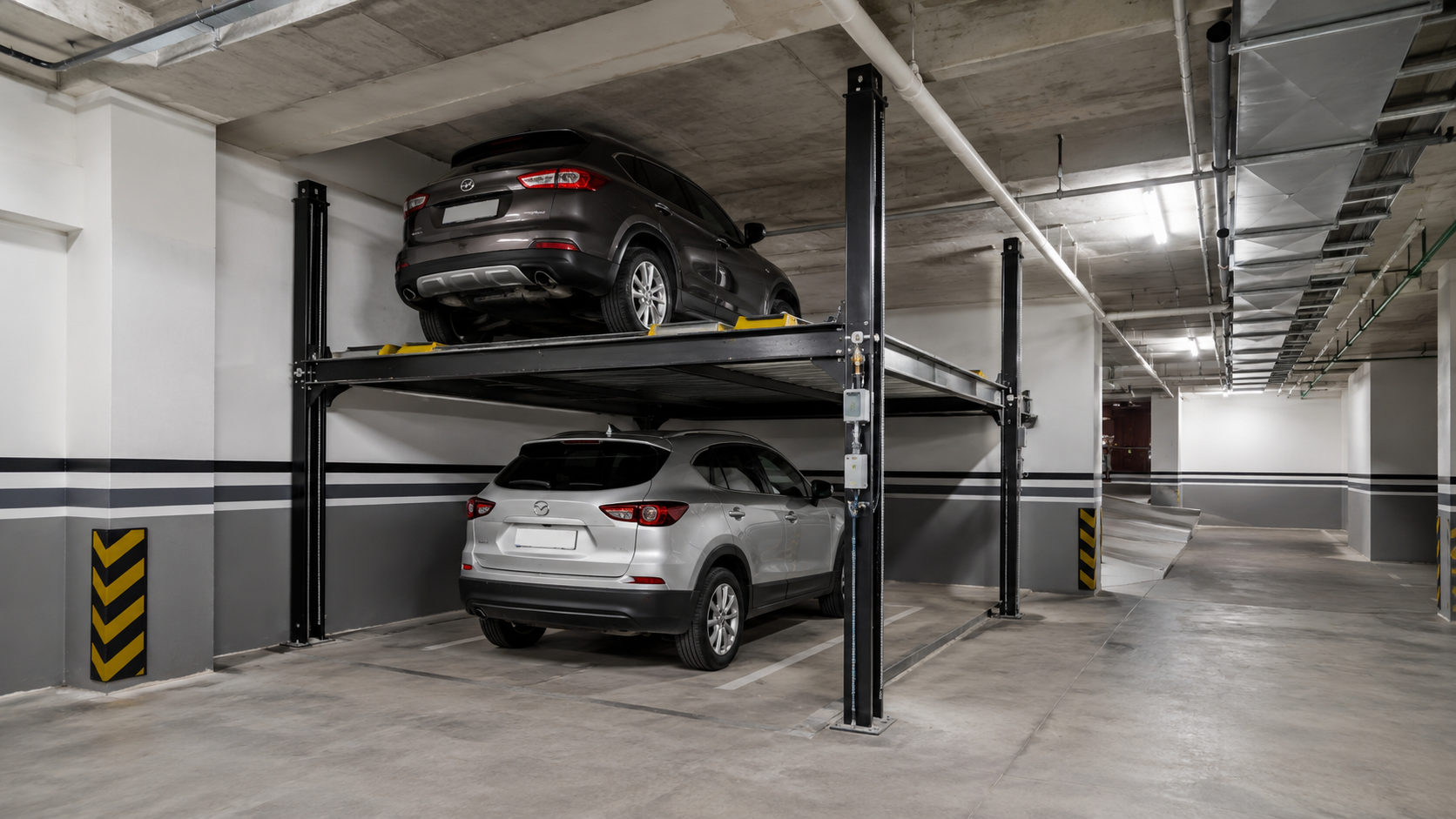 Elevadores para autos en México para sótanos con plataforma segura y altura adaptada al estacionamiento.
